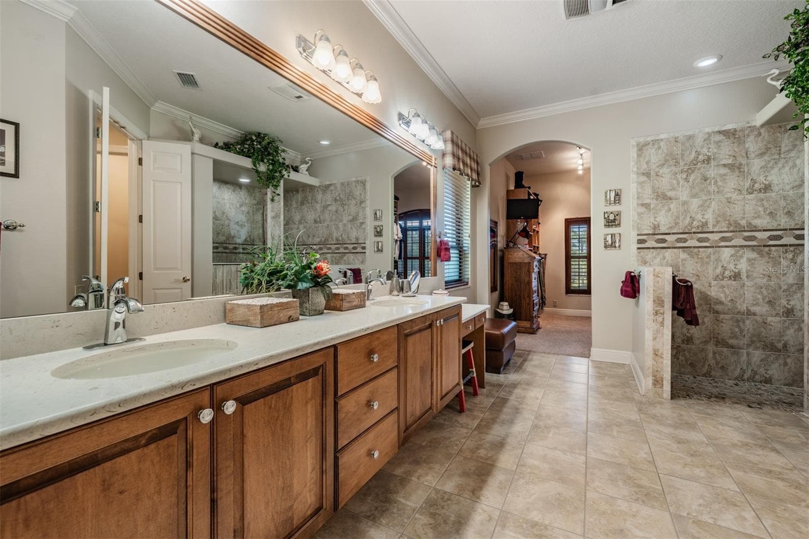 Bath ensuite boasts framed mirror, dual sinks, vanitty area & Large shower! - 34115 AMERICANA AVE, DADE CITY