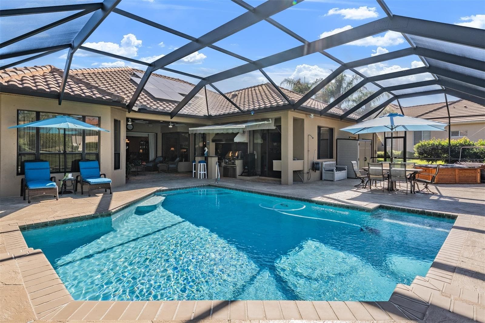 Massice pool area to relax and unwind! - 34115 AMERICANA AVE, DADE CITY