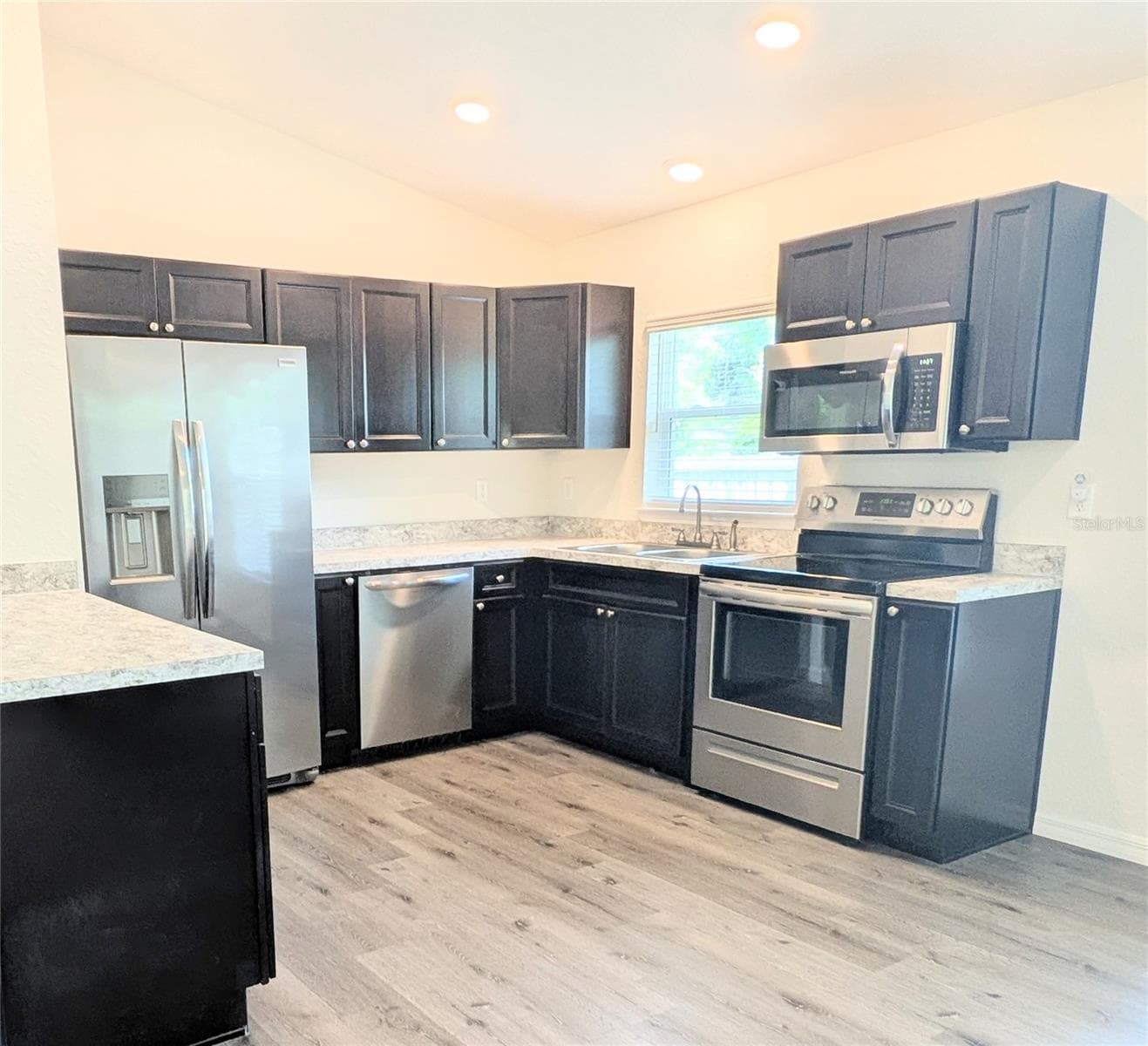 Single Family Residence at 13296 SE 33RD CT, BELLEVIEW, photo 9 of 26