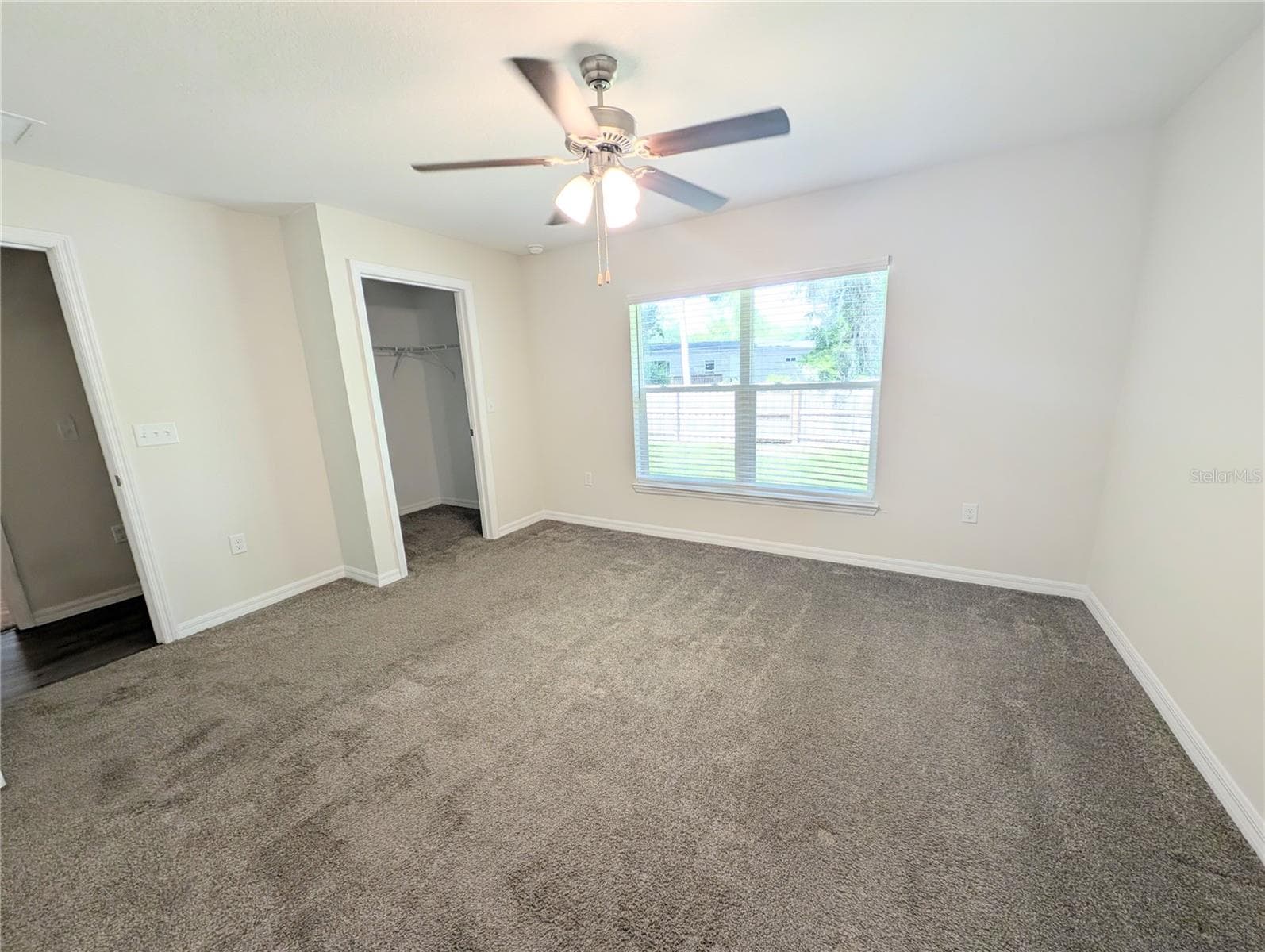 spacious Primary bedroom - 13296 SE 33RD CT, BELLEVIEW
