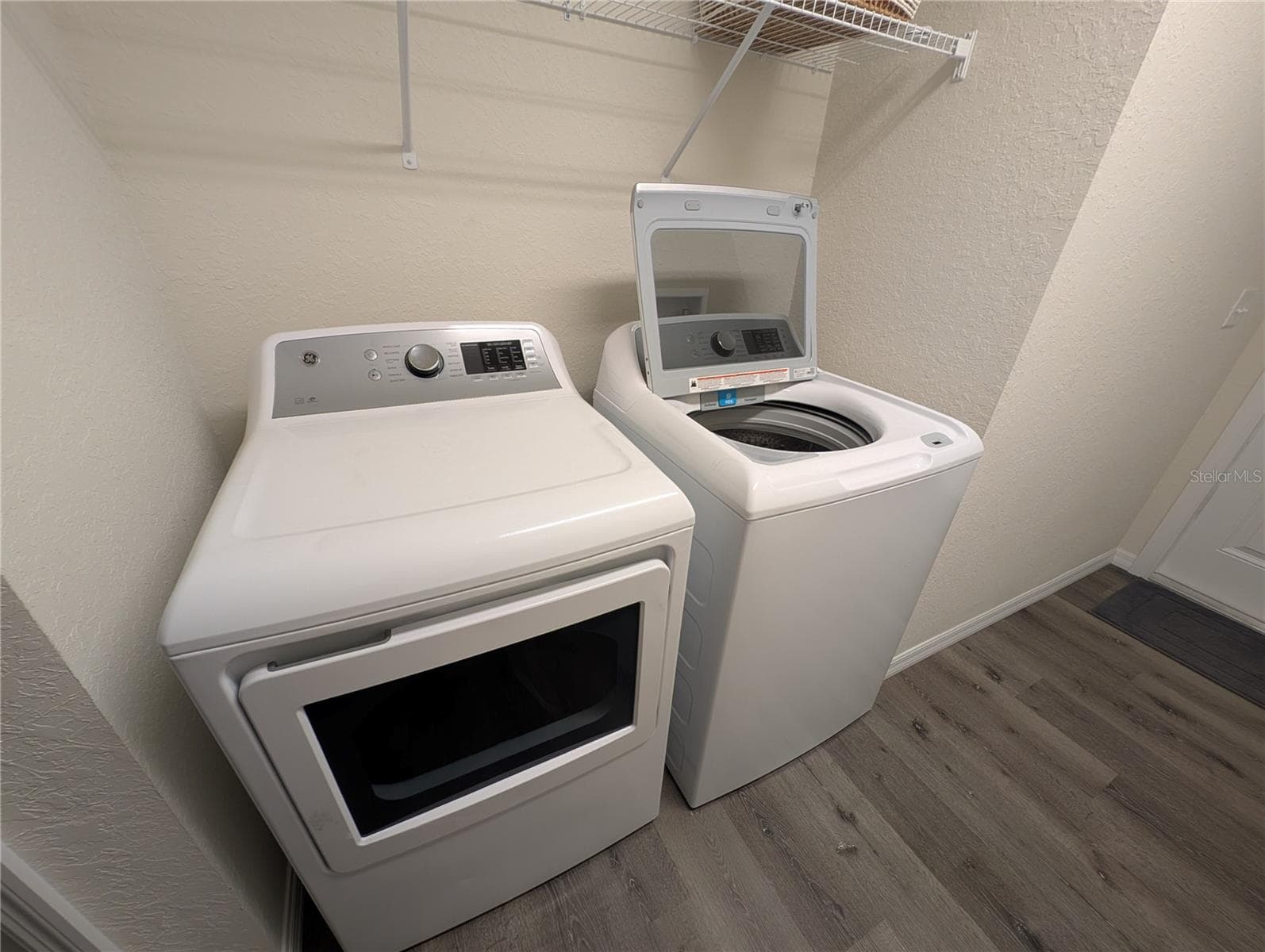 Washer and Dryer included!! - 13296 SE 33RD CT, BELLEVIEW