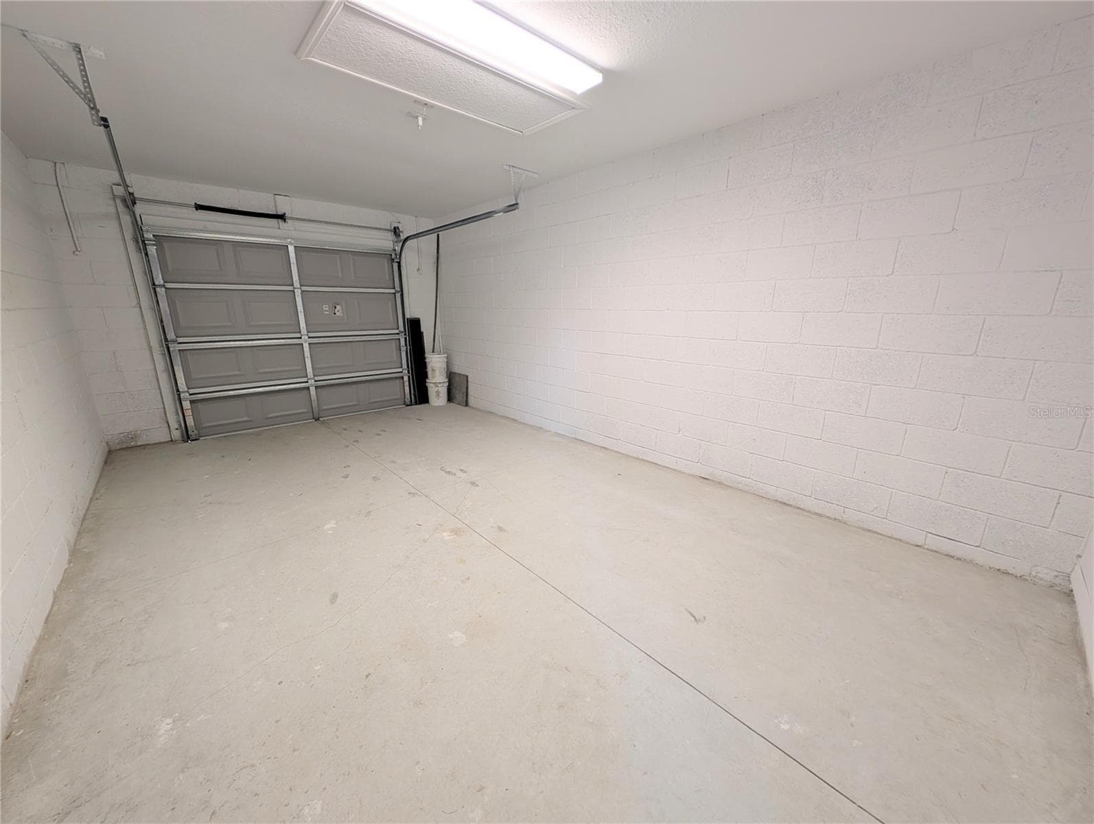 Spacious Garage - 13296 SE 33RD CT, BELLEVIEW