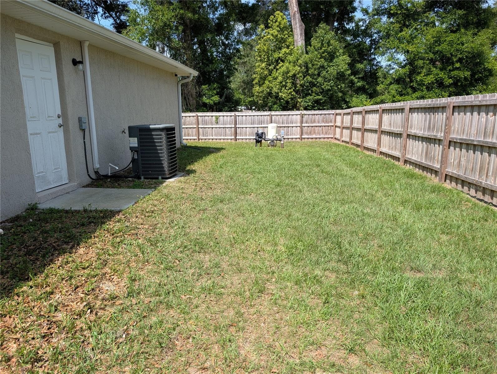 Side yard (North Side) - 13296 SE 33RD CT, BELLEVIEW