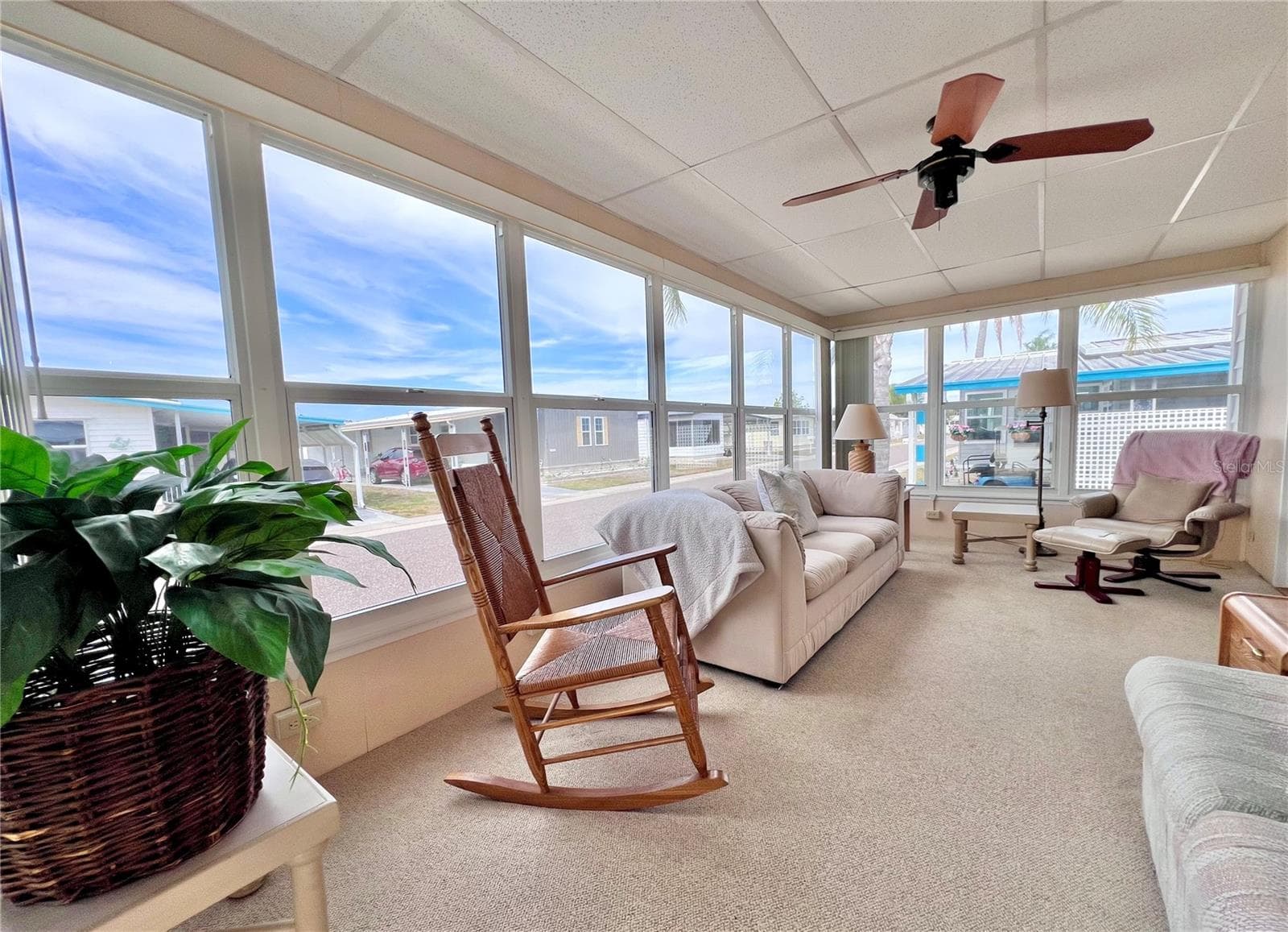 Front Florida room - 1100 BELCHER RD S #663, LARGO