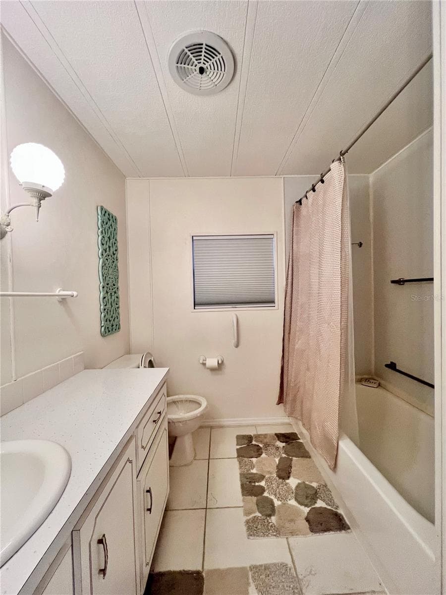 Hallway Bathroom - 1100 BELCHER RD S #663, LARGO