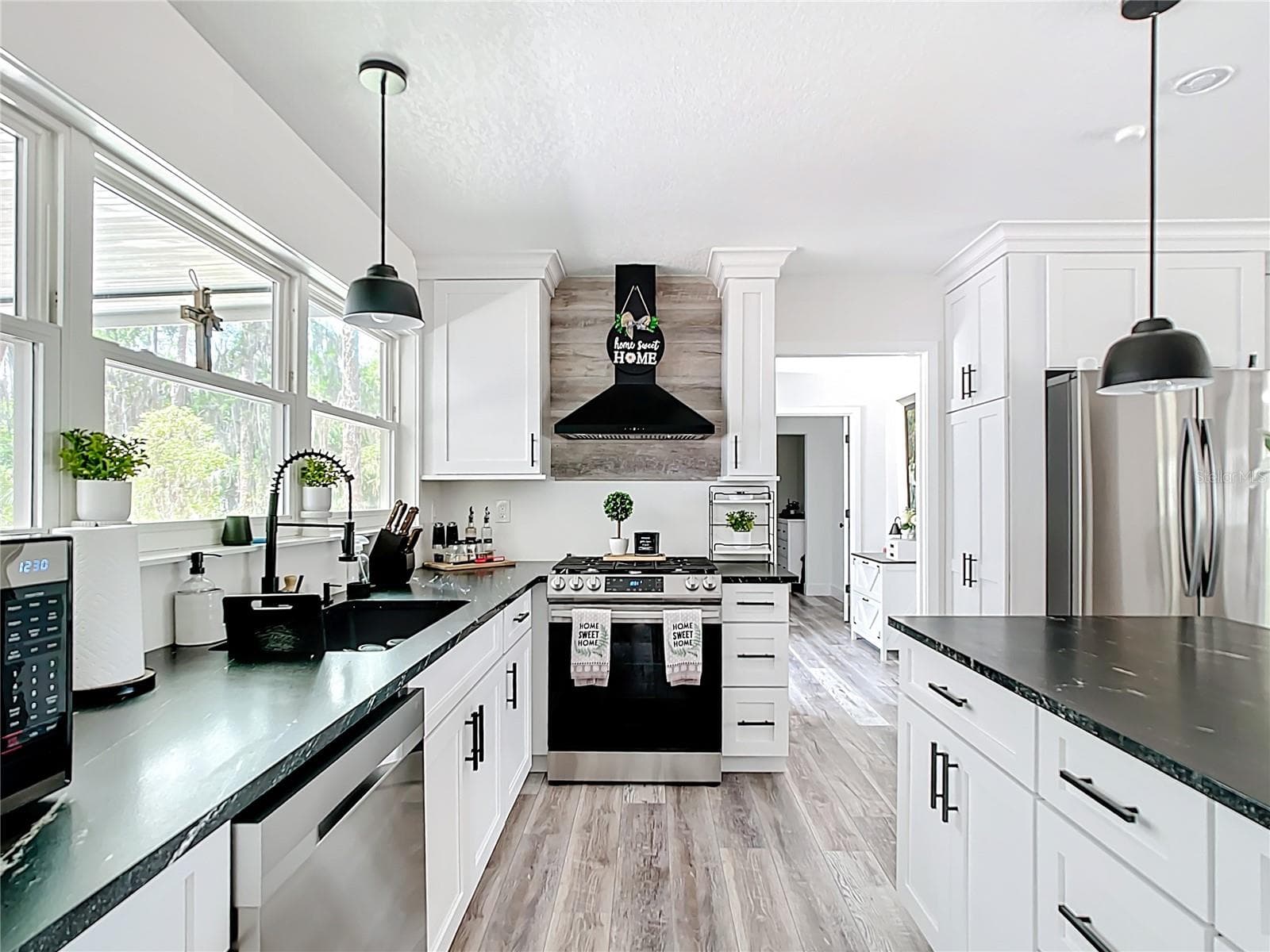 Single Family Residence at 7374 CIRCLE DR, LADY LAKE, photo 10 of 53