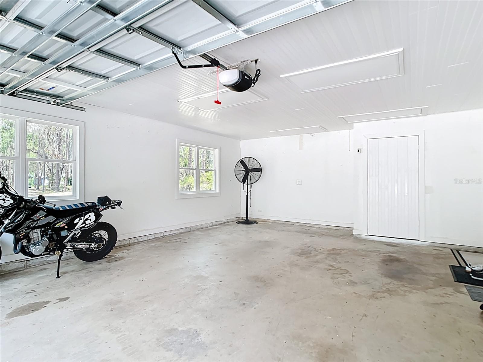 Two car attached garage - 7374 CIRCLE DR, LADY LAKE