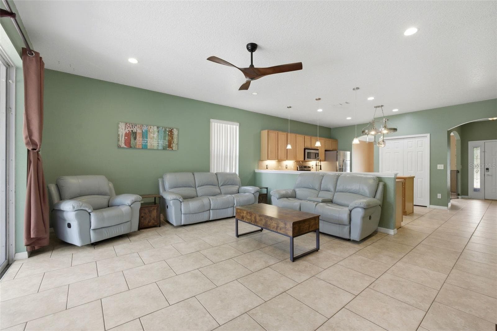 Family room - 35937 DAWN DR, LEESBURG