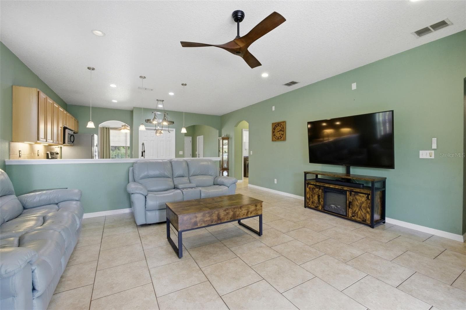 Lots of room for family time! - 35937 DAWN DR, LEESBURG