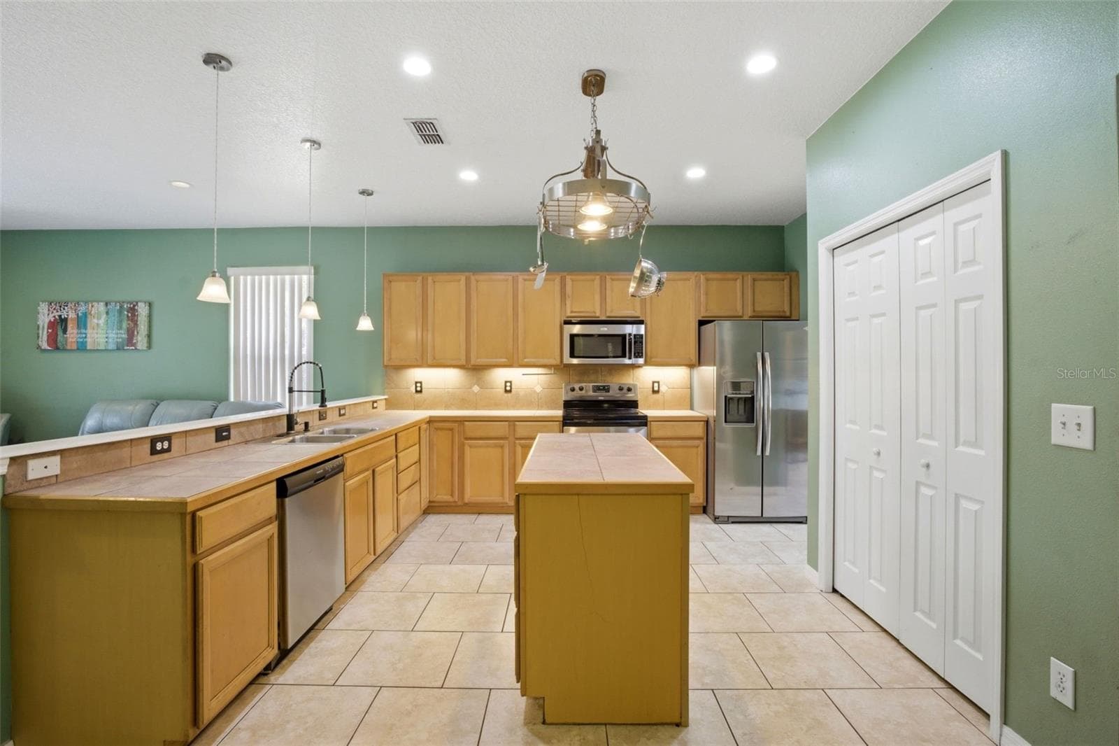 Single Family Residence at 35937 DAWN DR, LEESBURG, photo 10 of 33