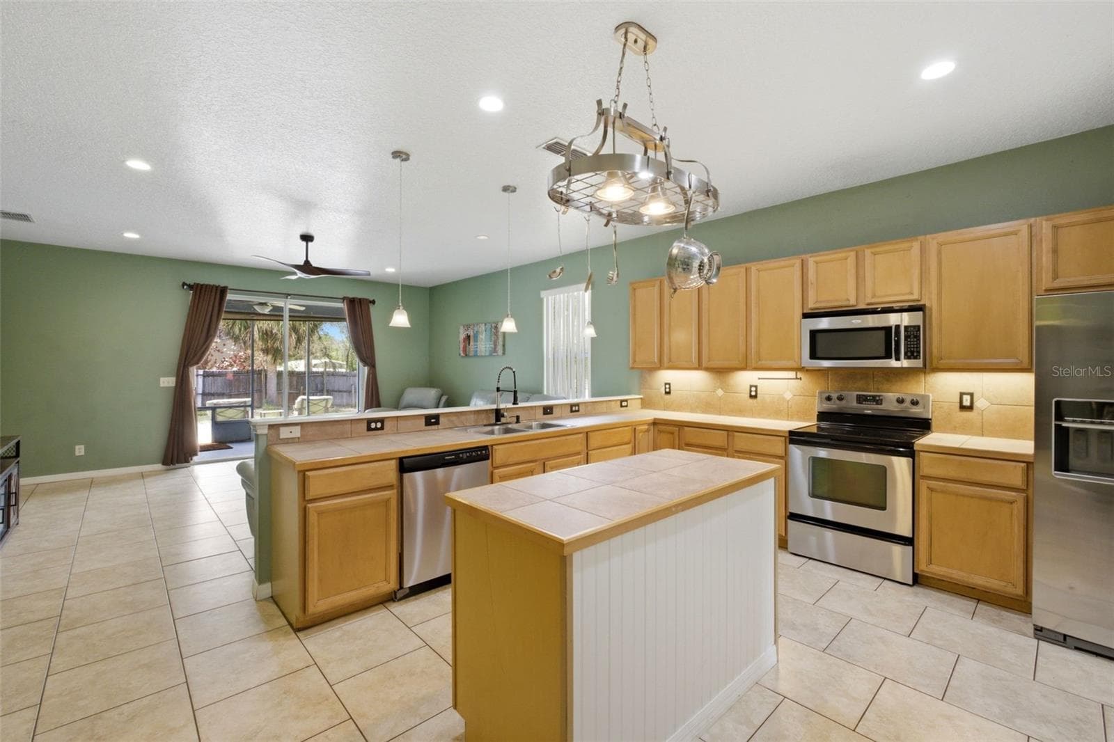 Single Family Residence at 35937 DAWN DR, LEESBURG, photo 11 of 33
