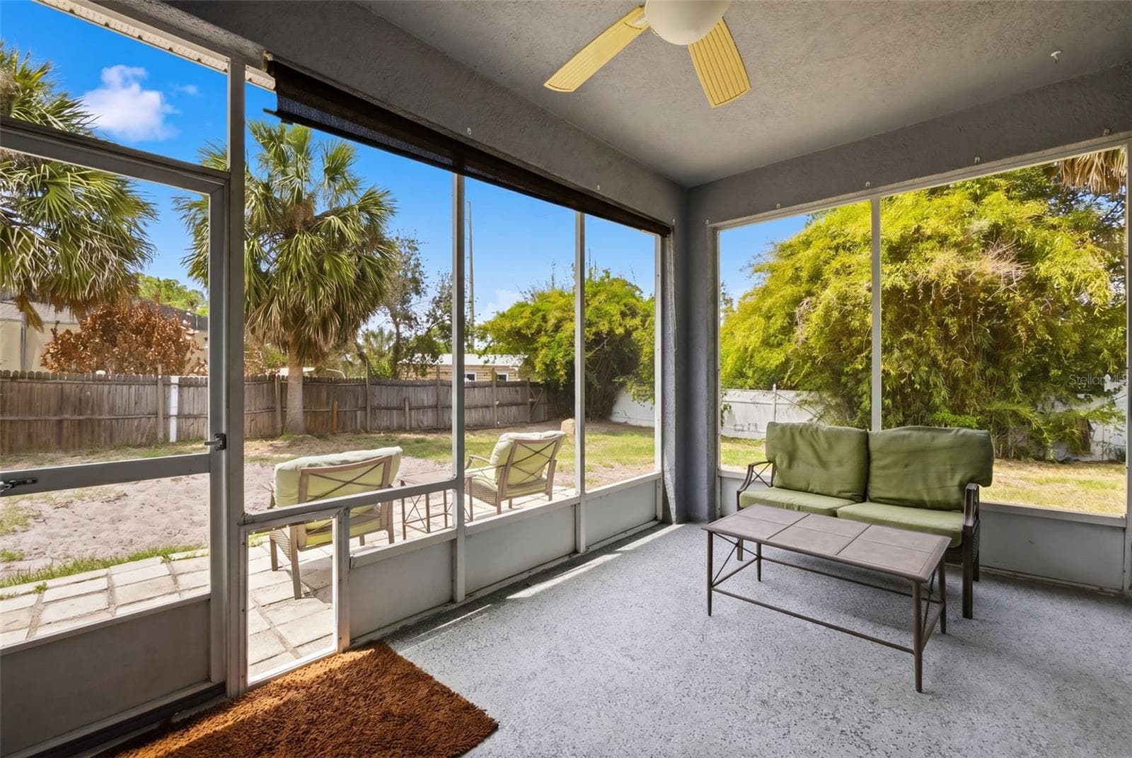 Large screened in porch! - 35937 DAWN DR, LEESBURG