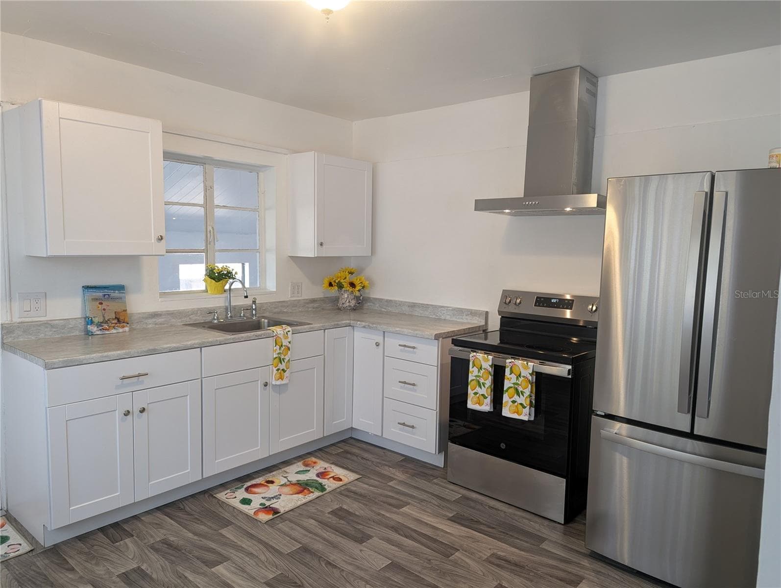 Single Family Residence at 3834 DR MARTIN LUTHER KING JR ST S, ST PETERSBURG, photo 6 of 32