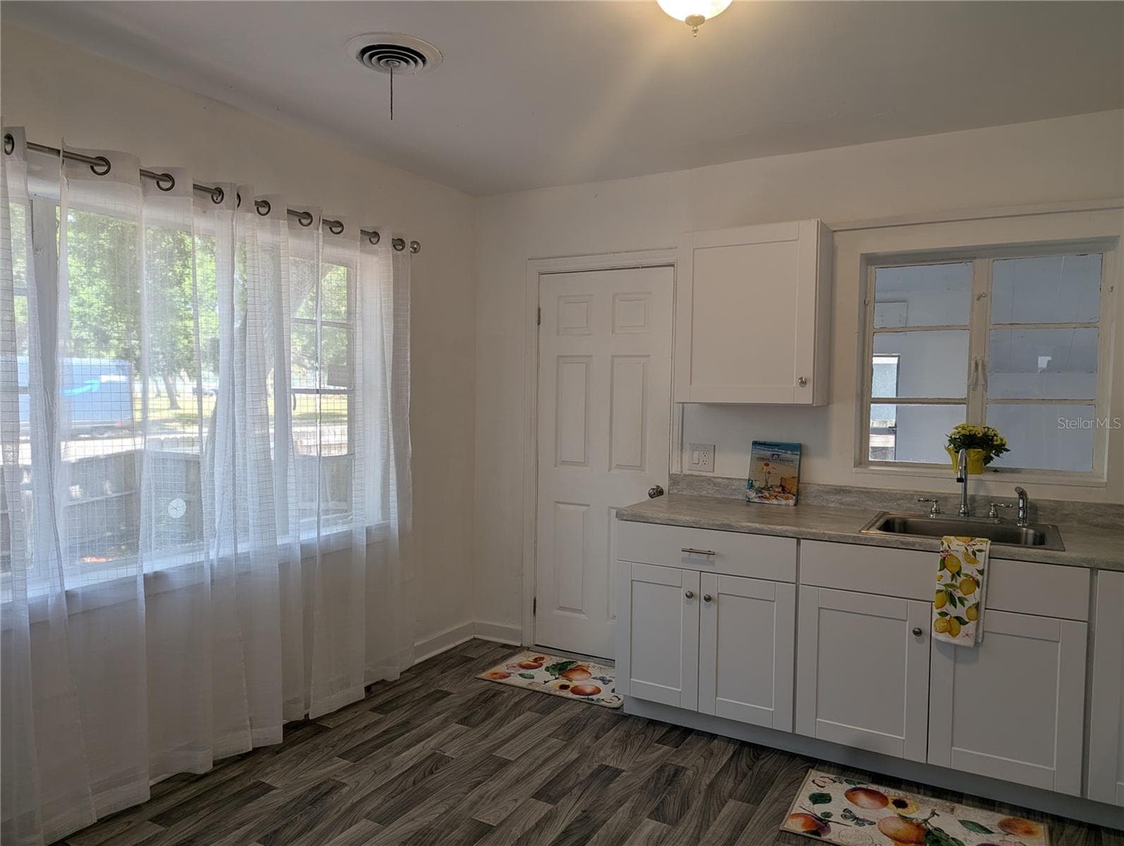 Single Family Residence at 3834 DR MARTIN LUTHER KING JR ST S, ST PETERSBURG, photo 10 of 32