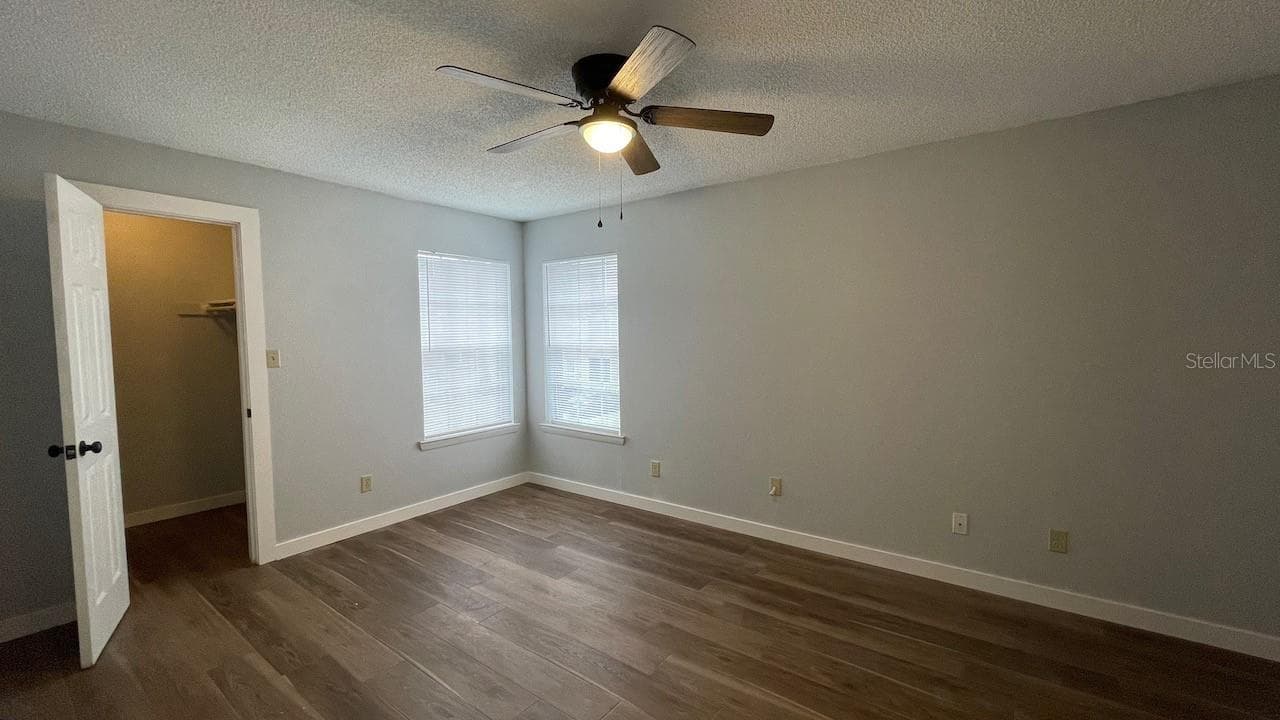 Bedroom with walk-in closet - 4225 THORNBRIAR LN #201, ORLANDO