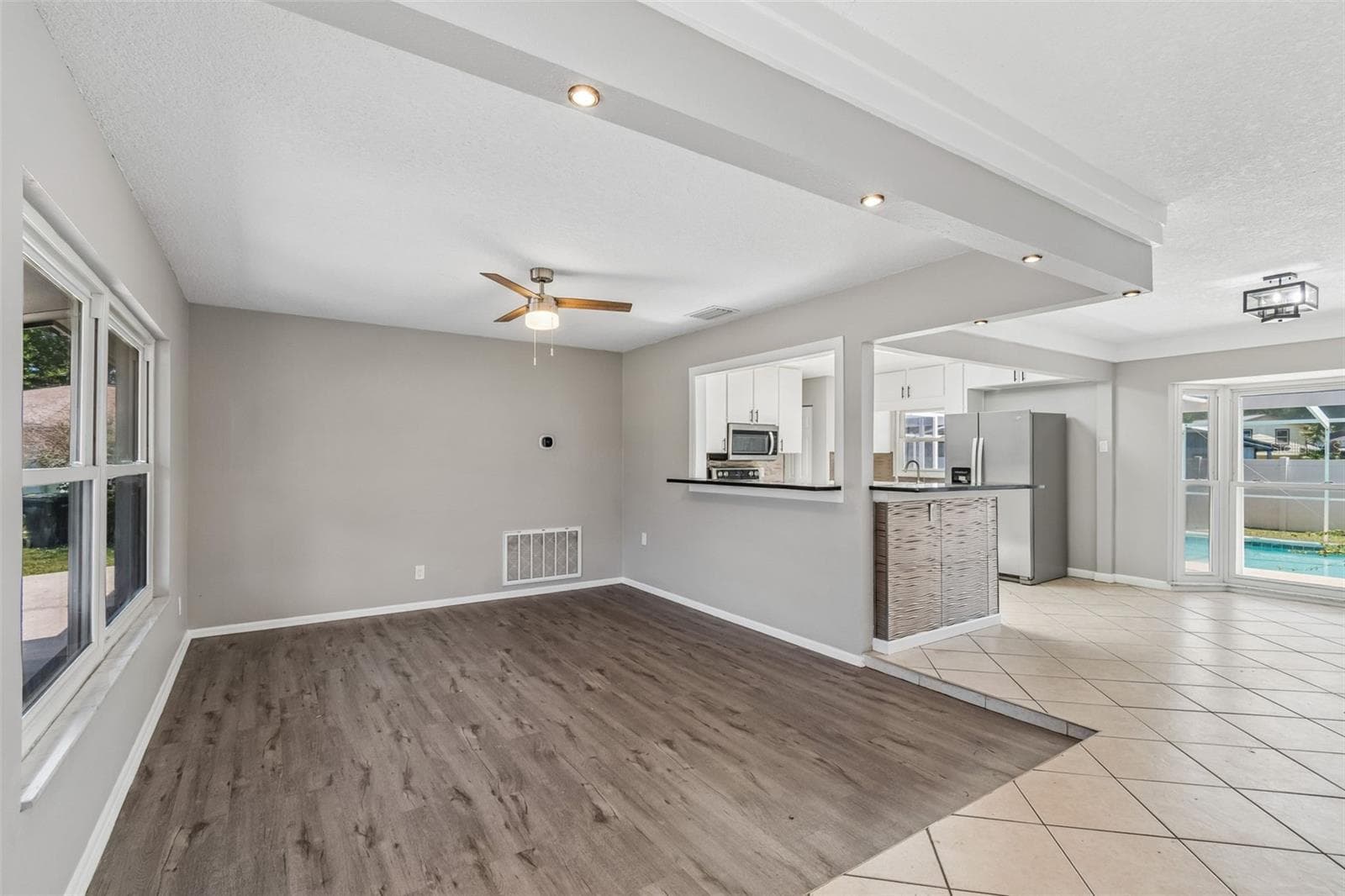 Single Family Residence at 7111 GATEWAY CT, TAMPA, photo 9 of 69