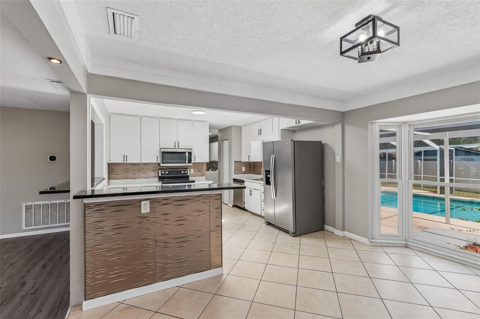 Single Family Residence at 7111 GATEWAY CT, TAMPA, photo 16 of 69