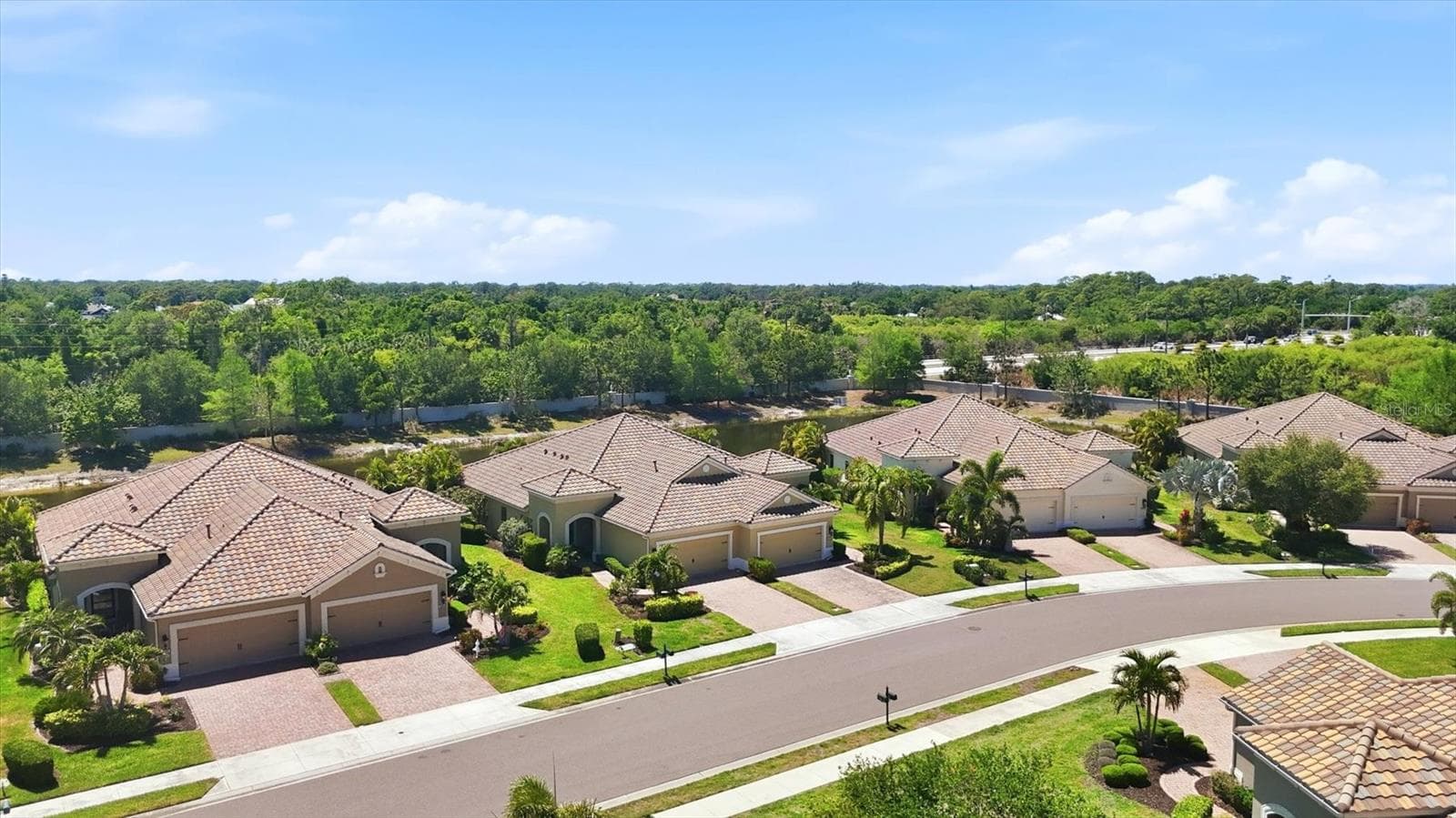 Welcome home! - 1359 BACKSPIN DR, ENGLEWOOD