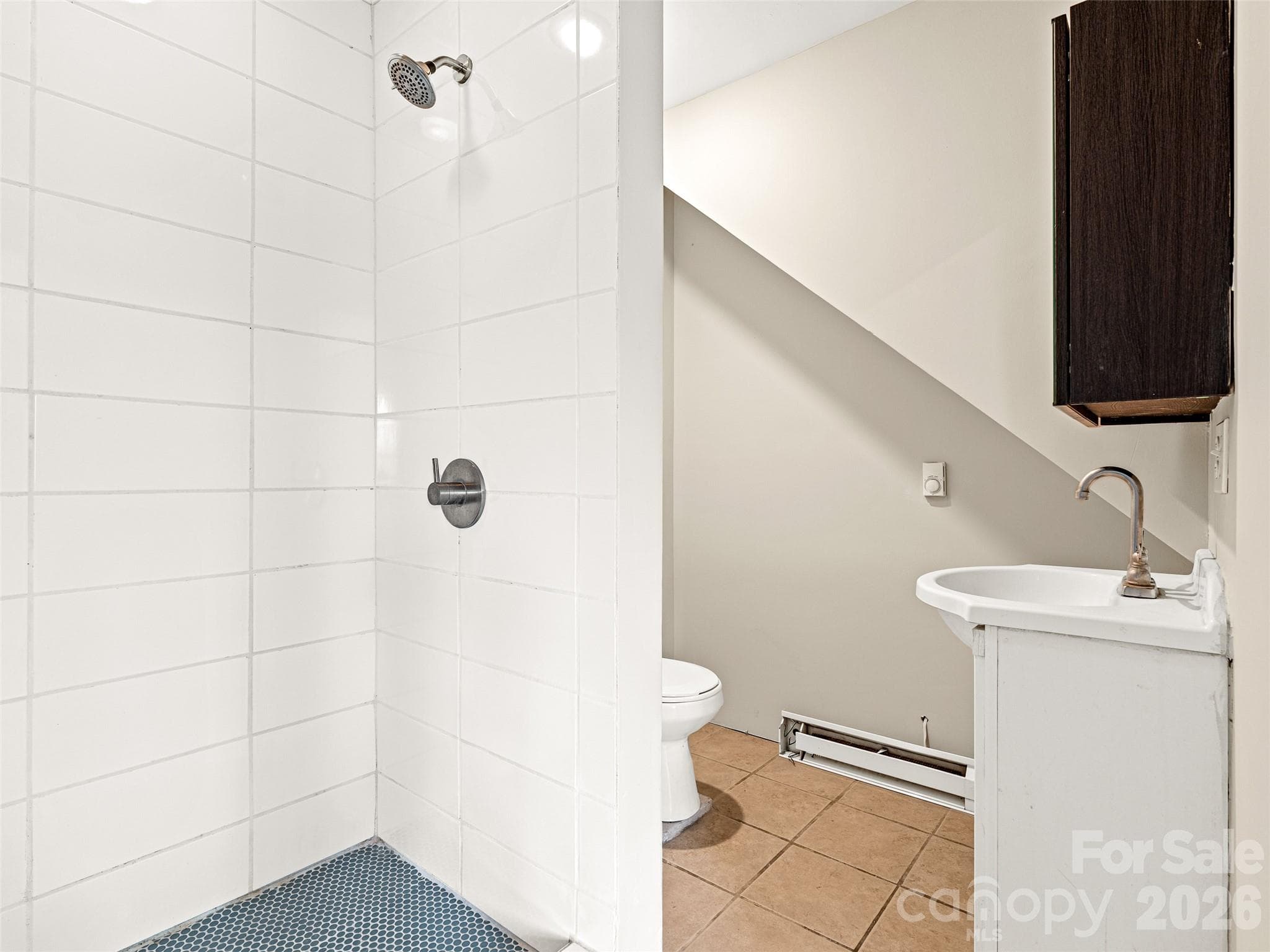 lower level ensuite bathroom. - Marshall