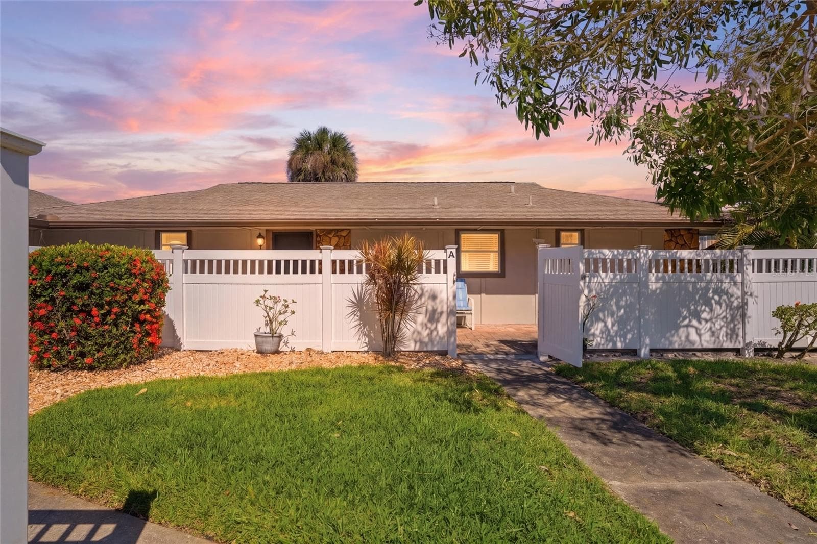 4289 ISLAND CIR #1