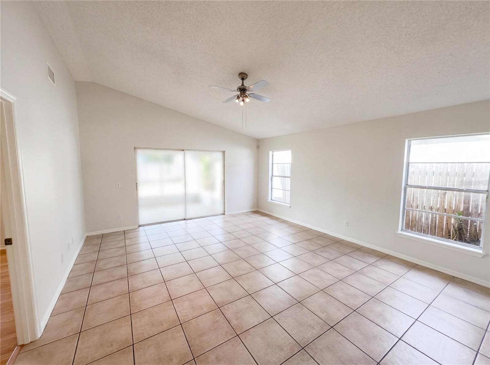 Single Family Residence at 9814 DEAN COVE LN, ORLANDO, photo 3 of 21