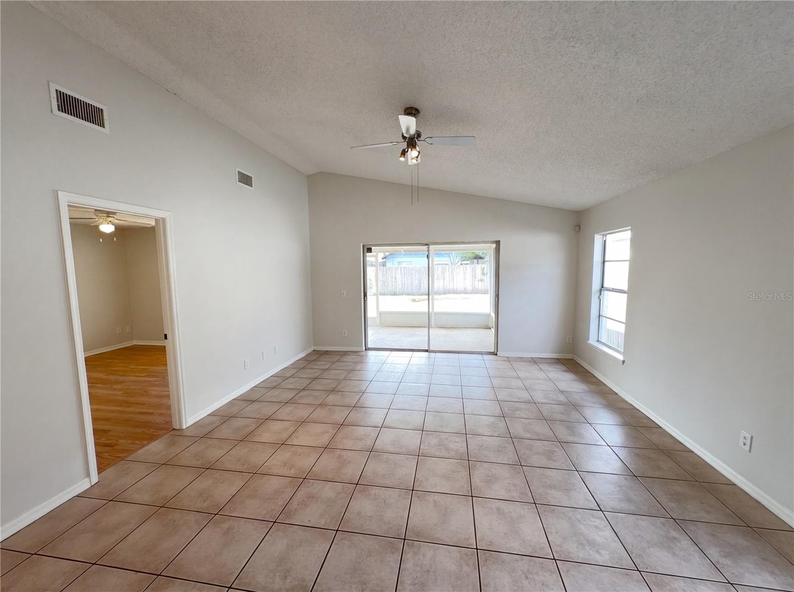 Single Family Residence at 9814 DEAN COVE LN, ORLANDO, photo 11 of 21