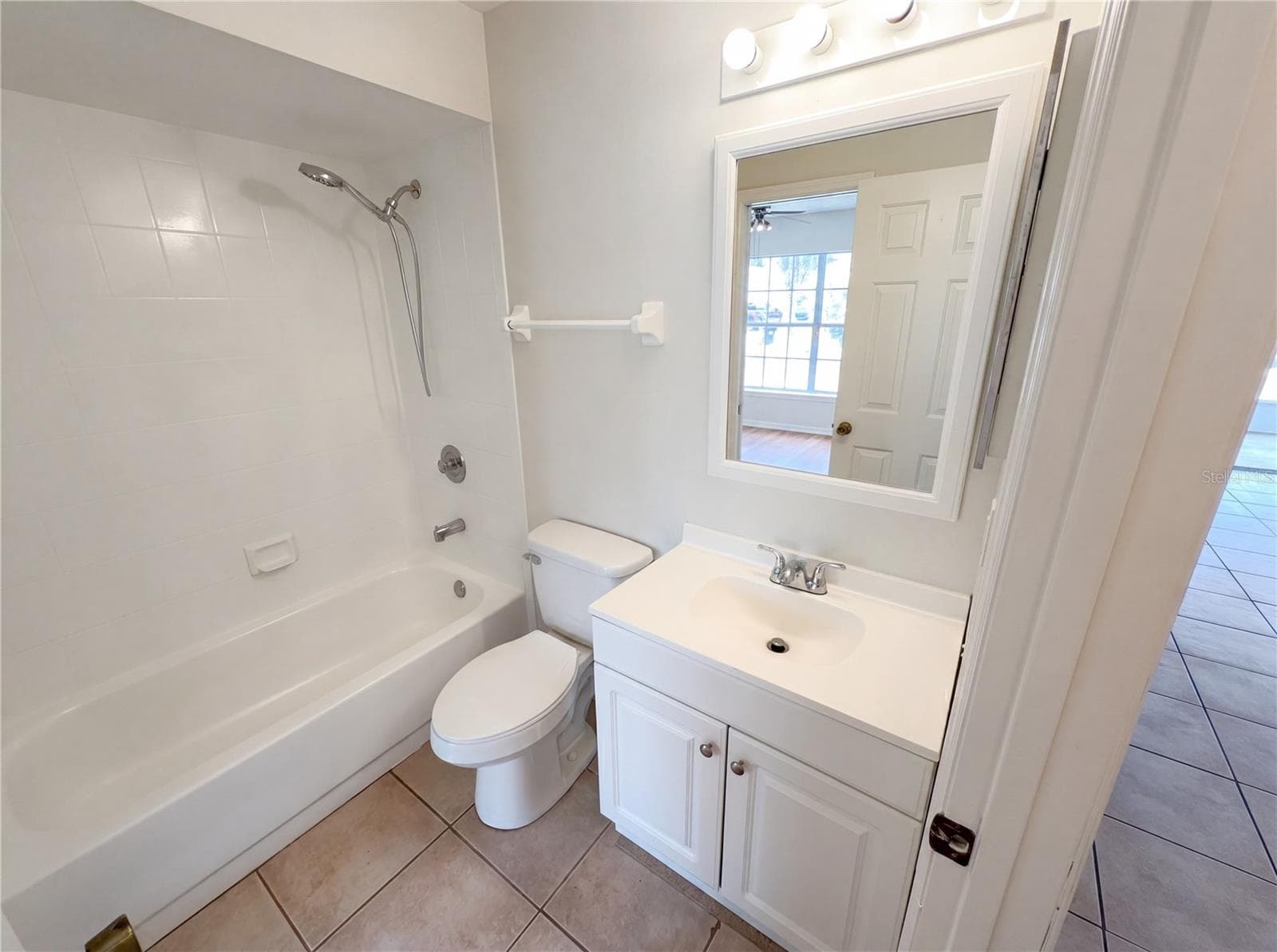 Single Family Residence at 9814 DEAN COVE LN, ORLANDO, photo 6 of 21