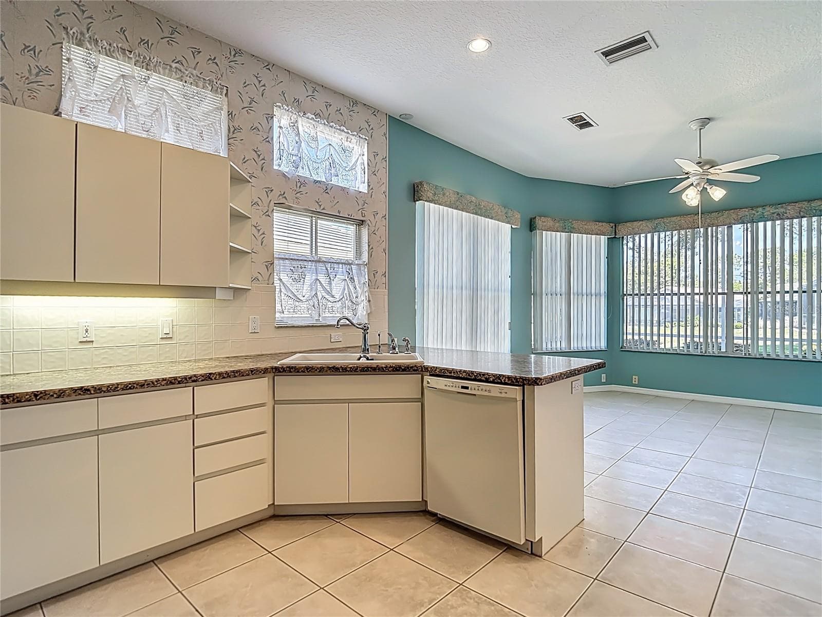 Single Family Residence at 9289 PENELOPE DR, WEEKI WACHEE, photo 8 of 27