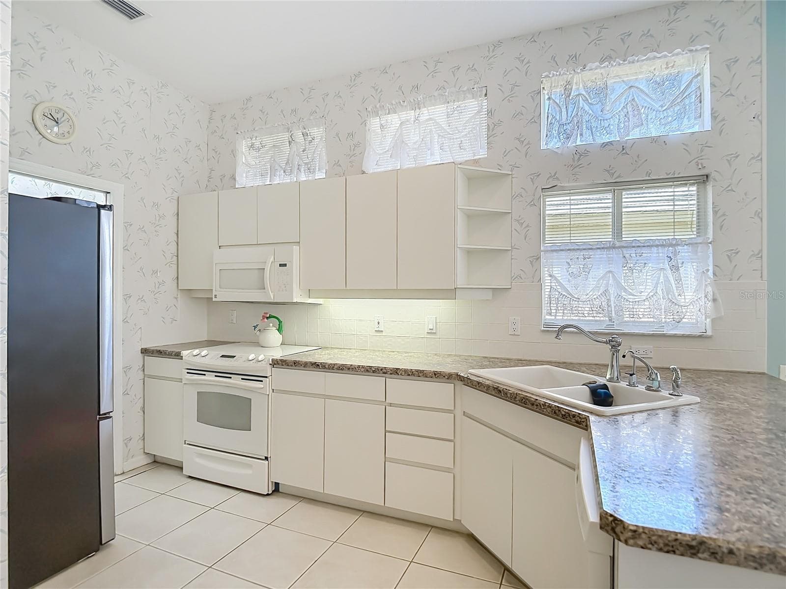 Single Family Residence at 9289 PENELOPE DR, WEEKI WACHEE, photo 6 of 27