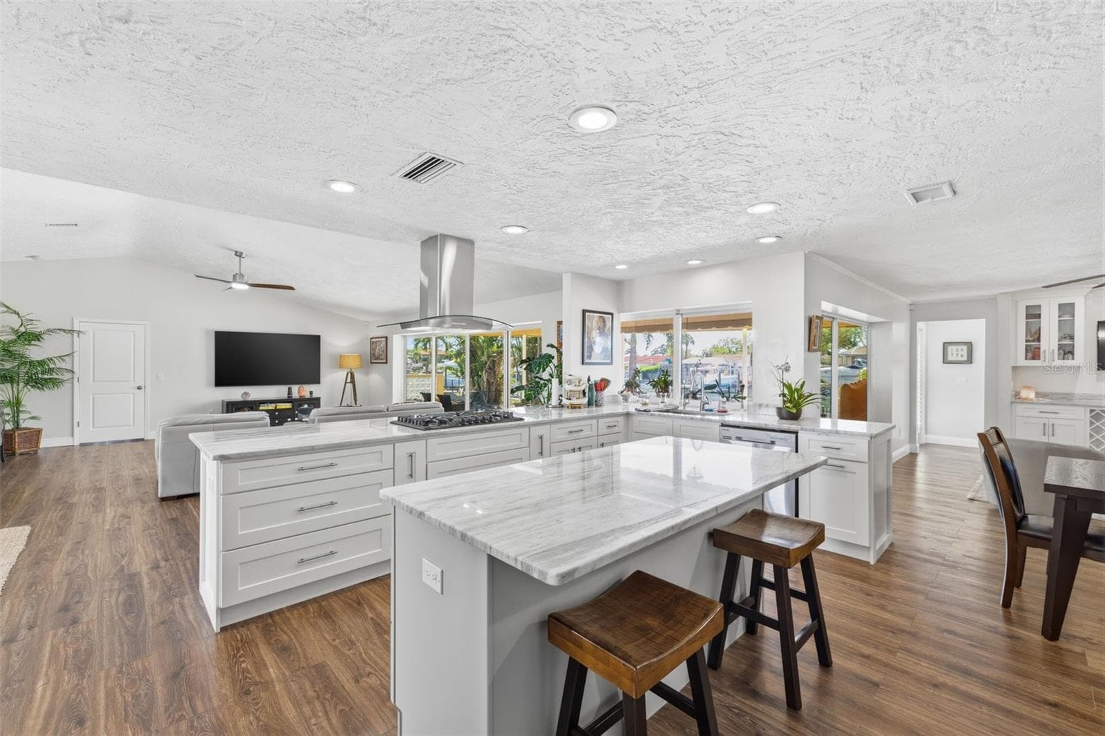 Single Family Residence at 1997 HAWAII AVE NE, ST PETERSBURG, photo 15 of 60