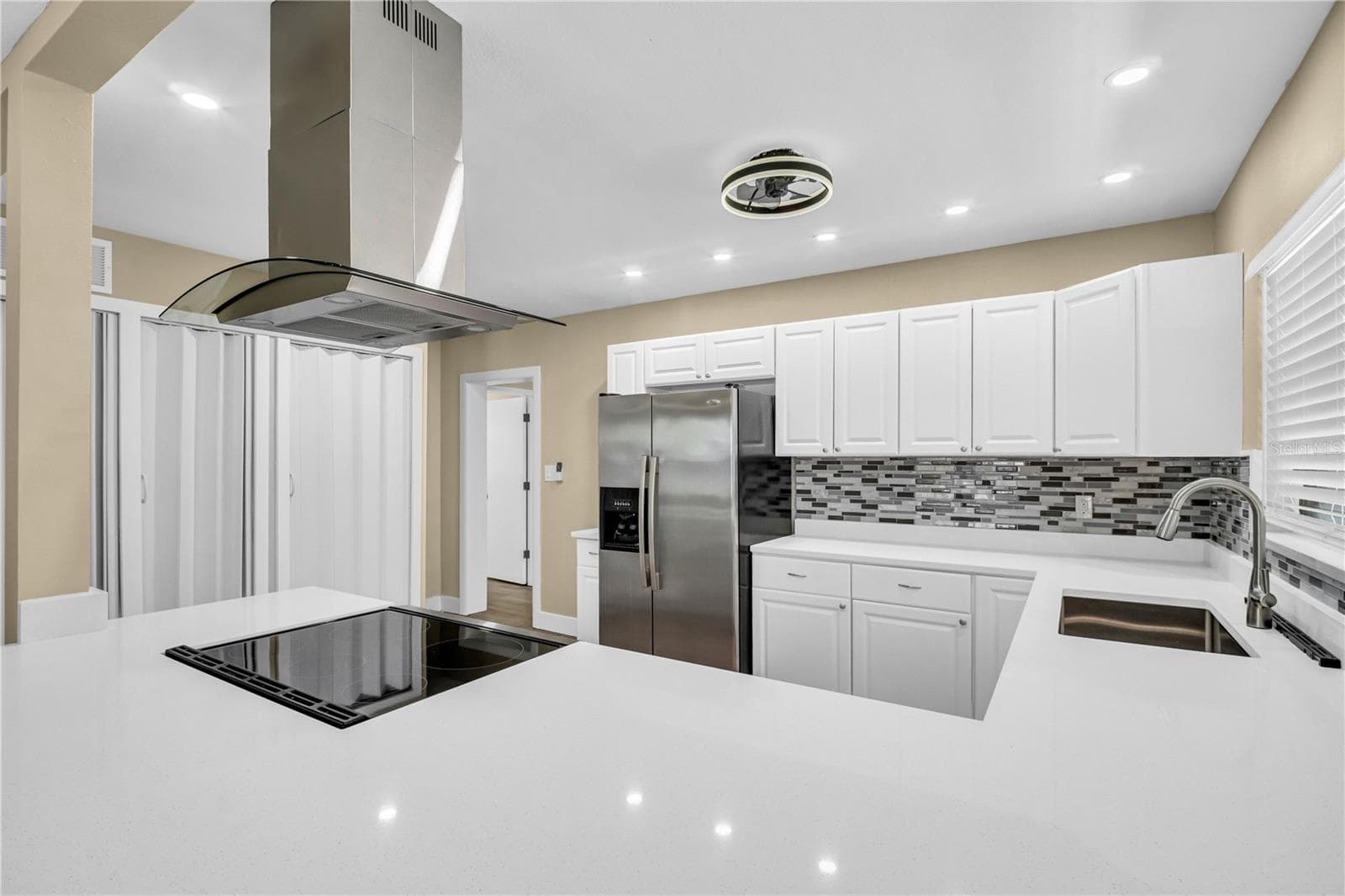 KITCHEN - 1001 JASMINE WAY, CLEARWATER