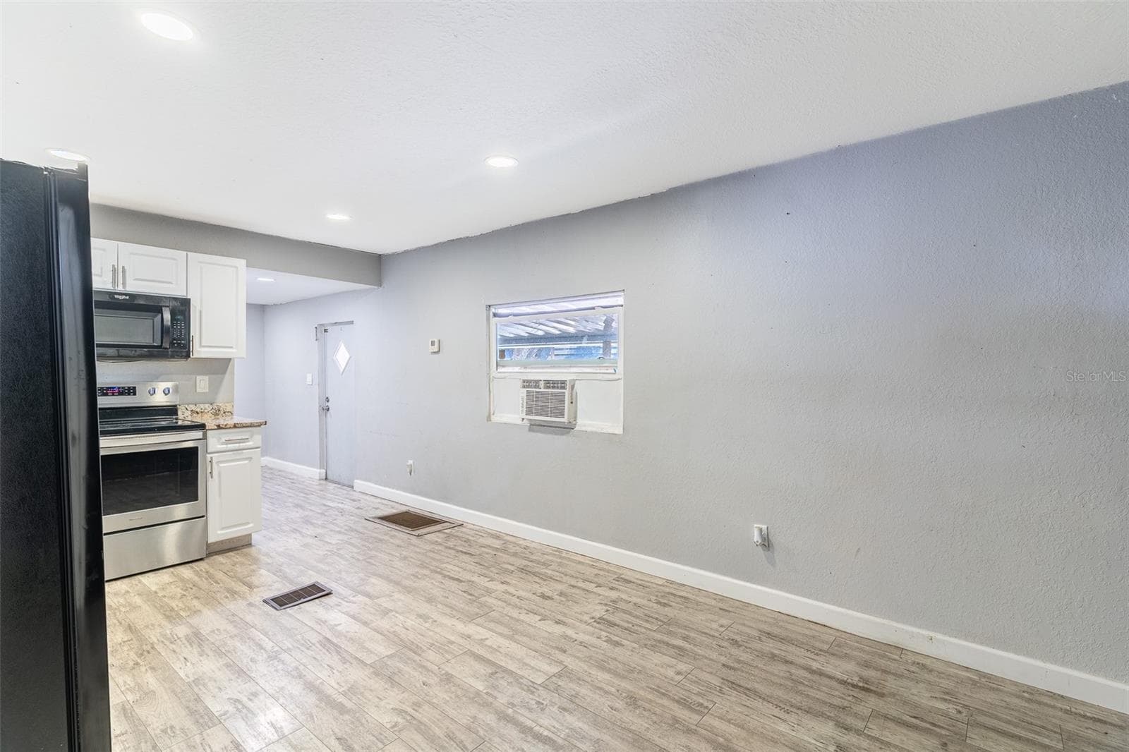 Mobile Home at 5807 BARRY LN, TAMPA, photo 5 of 28