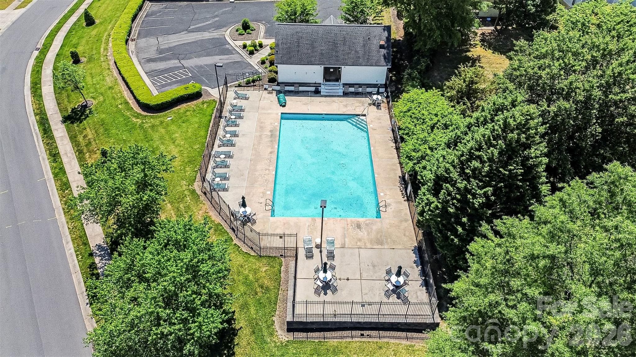 Club house and pool - Charlotte