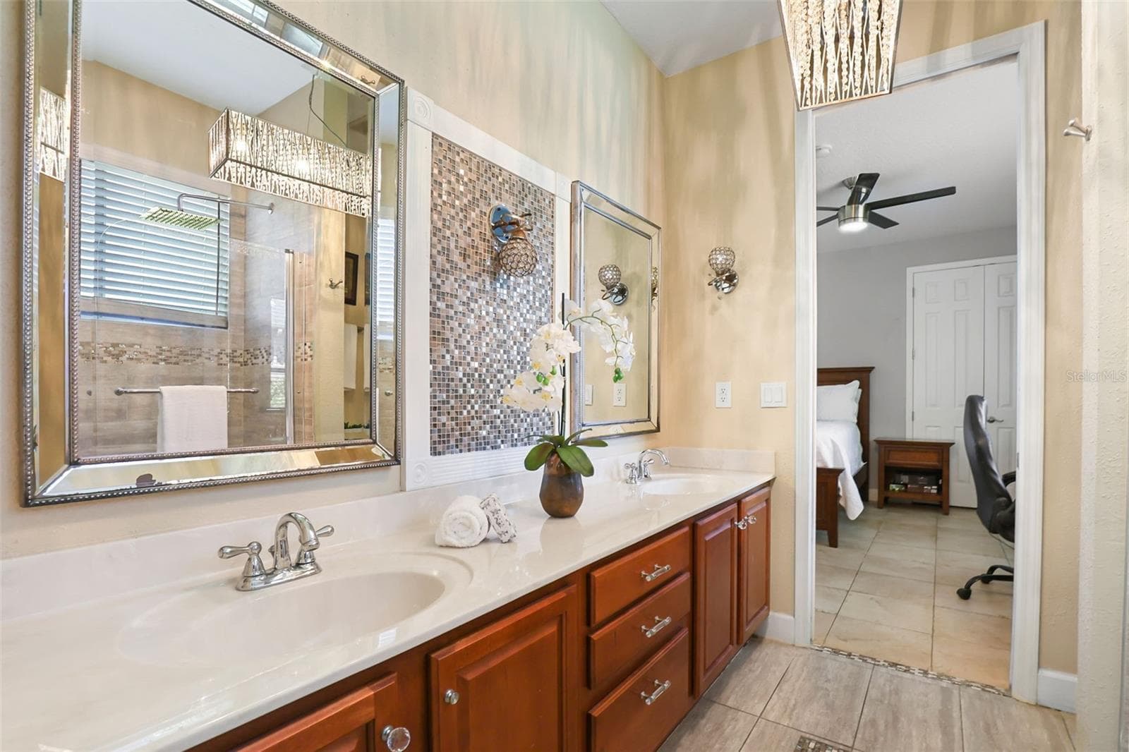 Jack-N-Jill Bathroom - 27608 PINE POINT DR, WESLEY CHAPEL