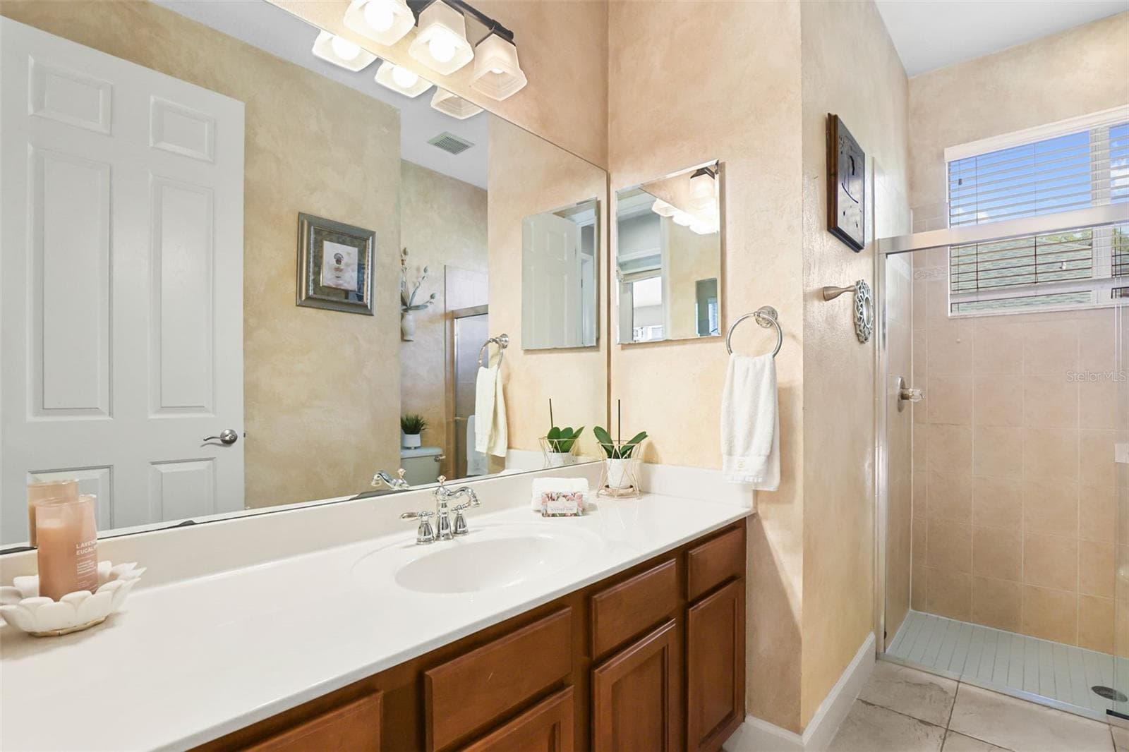 Full Bathroom Three - 27608 PINE POINT DR, WESLEY CHAPEL