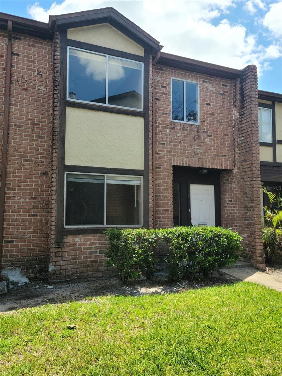 2330 HUNTINGTON GREEN CT #6