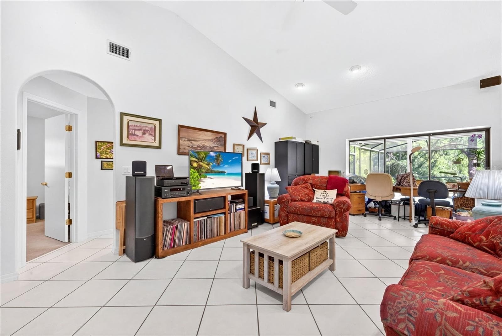 Single Family Residence at 5035 BARROWE DR, TAMPA, photo 7 of 36