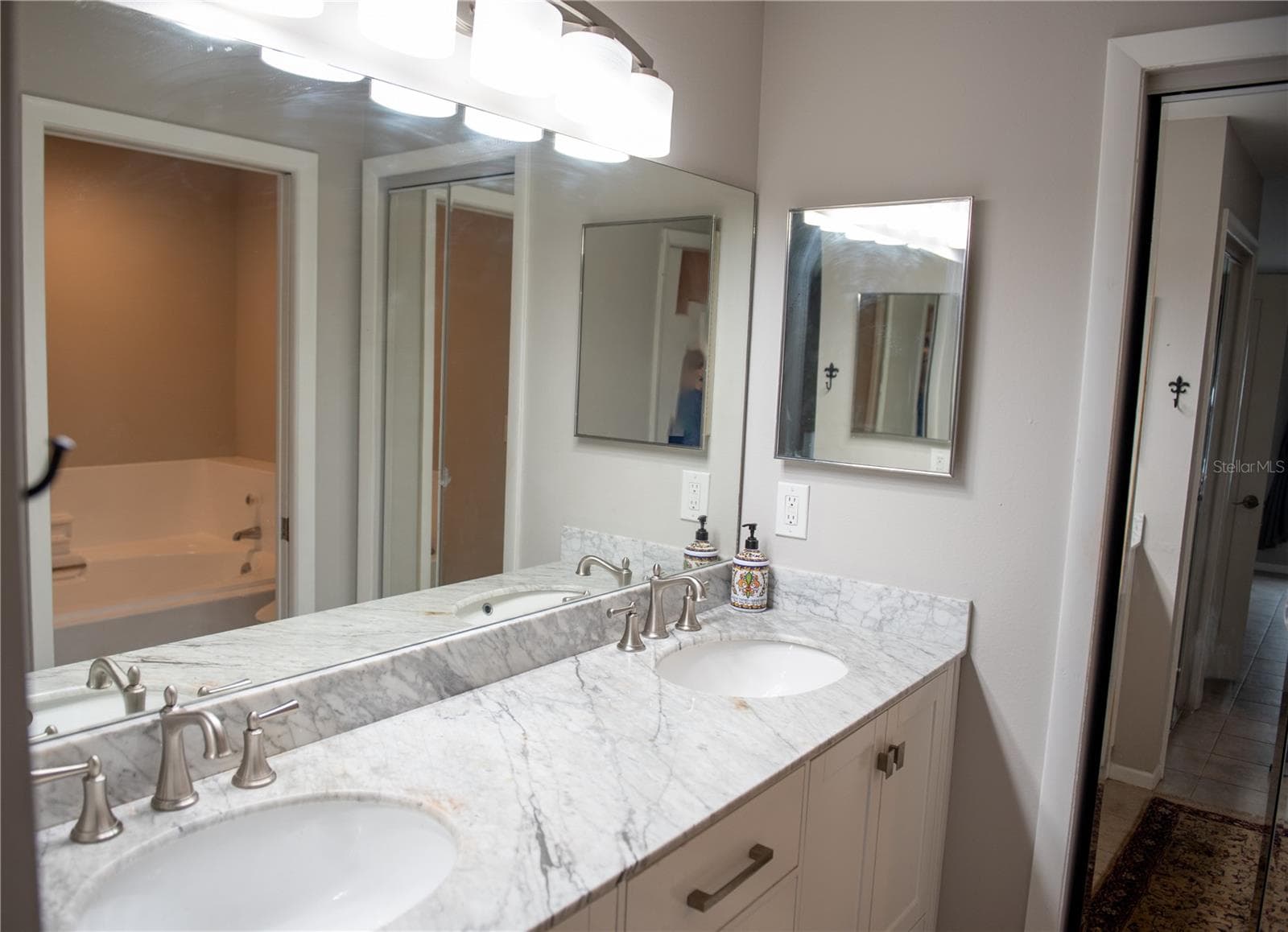 main bathroom - 2651 MICHAEL PL #307, DUNEDIN