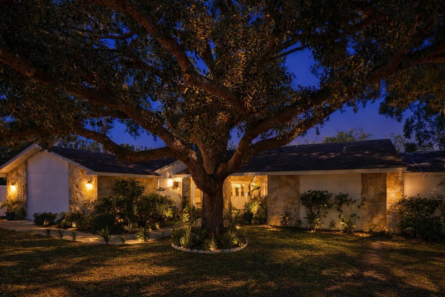 1307 NORMANDY CIR