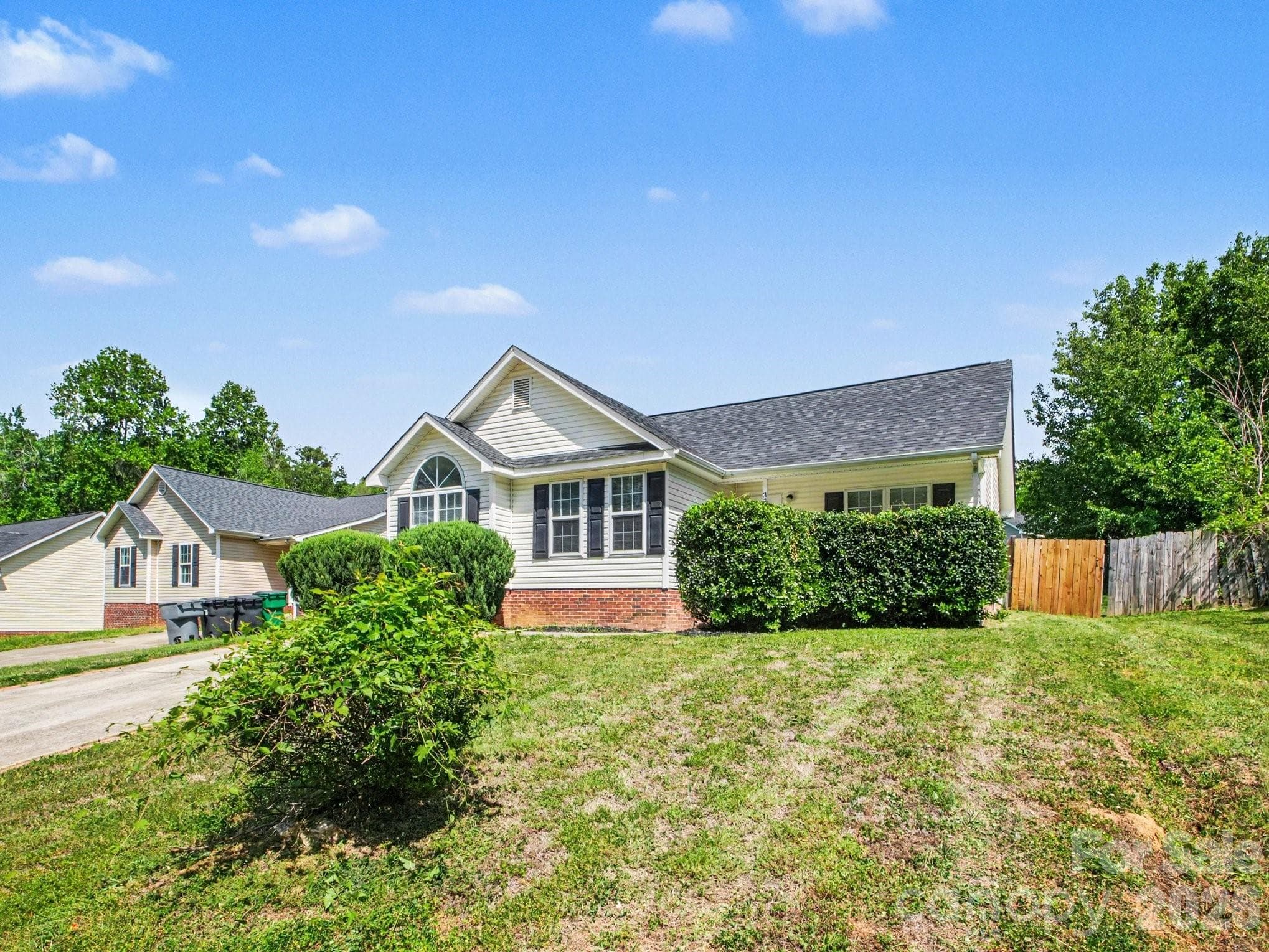 Single Family Residence at 3744 Capps Hill Drive, Charlotte, photo 3 of 26