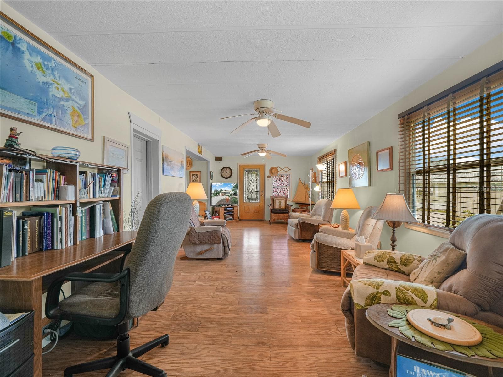 Manufactured Home at 29 BEAVERKILL DR, LAKE WALES, photo 11 of 48