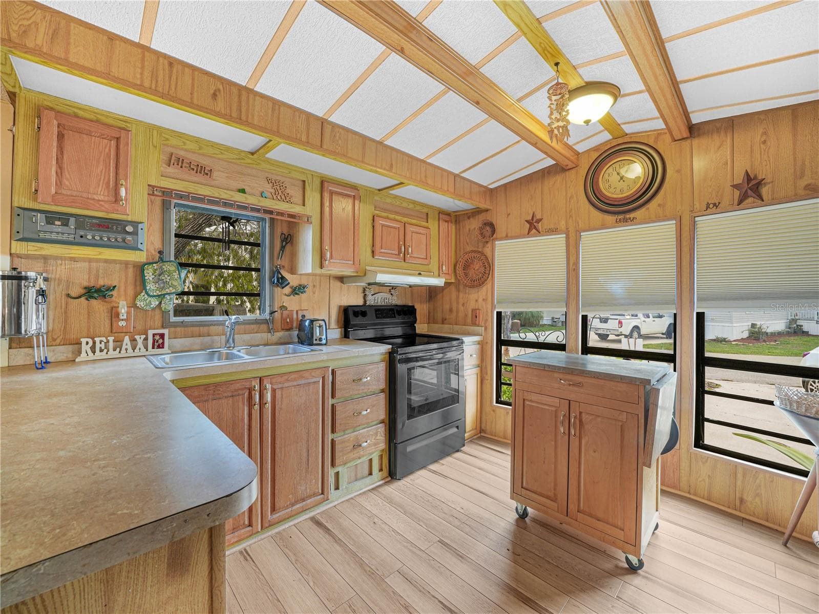Manufactured Home at 29 BEAVERKILL DR, LAKE WALES, photo 14 of 48
