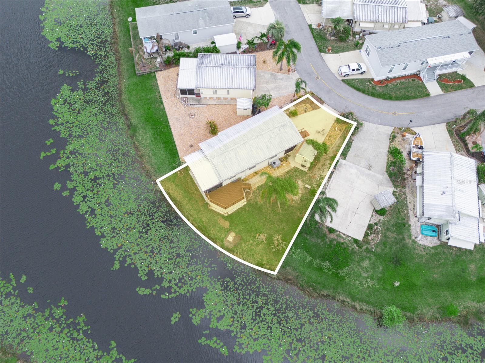 Manufactured Home at 29 BEAVERKILL DR, LAKE WALES, photo 32 of 48