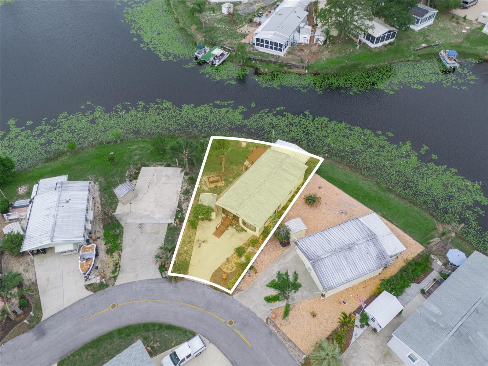 Manufactured Home at 29 BEAVERKILL DR, LAKE WALES, photo 36 of 48