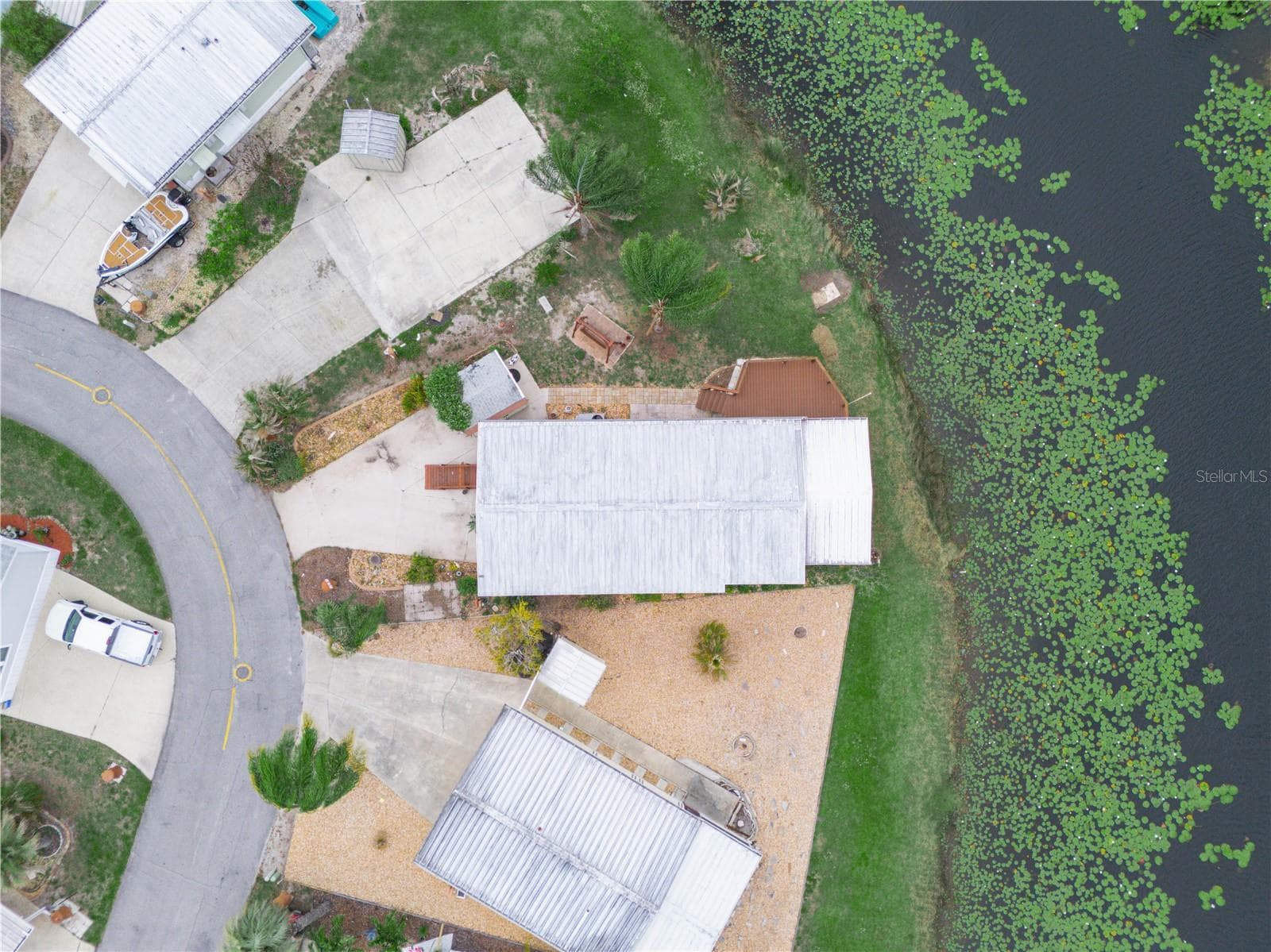 Manufactured Home at 29 BEAVERKILL DR, LAKE WALES, photo 38 of 48