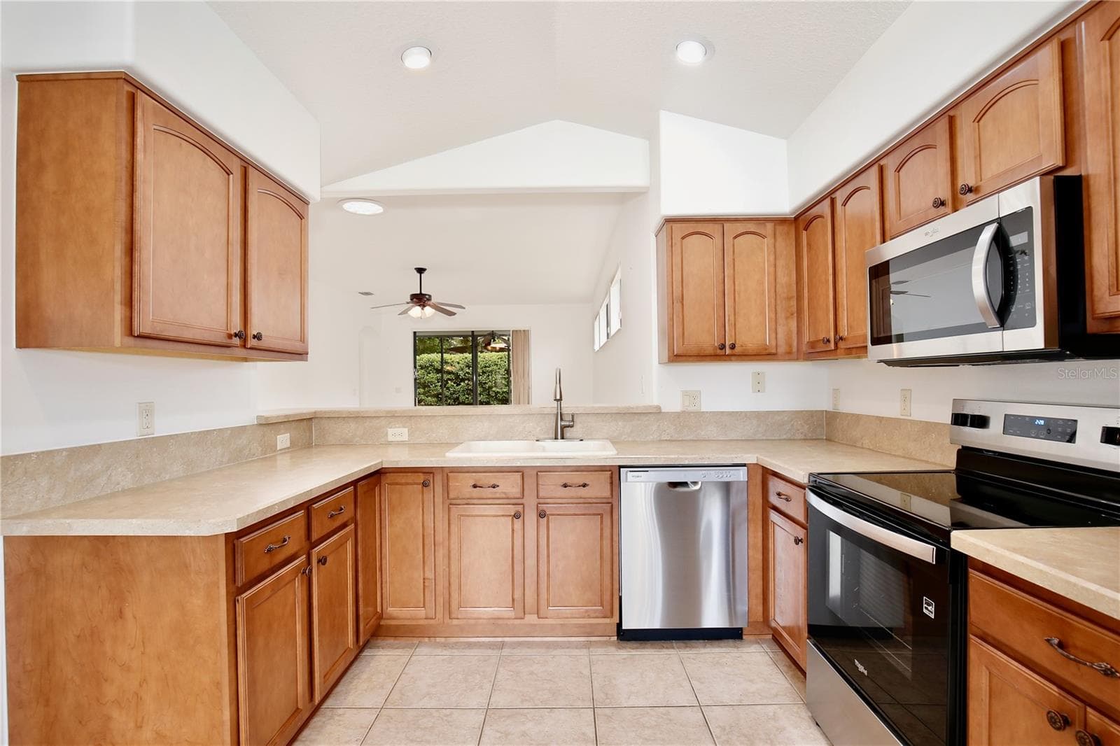 Single Family Residence at 27210 STONEY BROOK DR, LEESBURG, photo 5 of 59