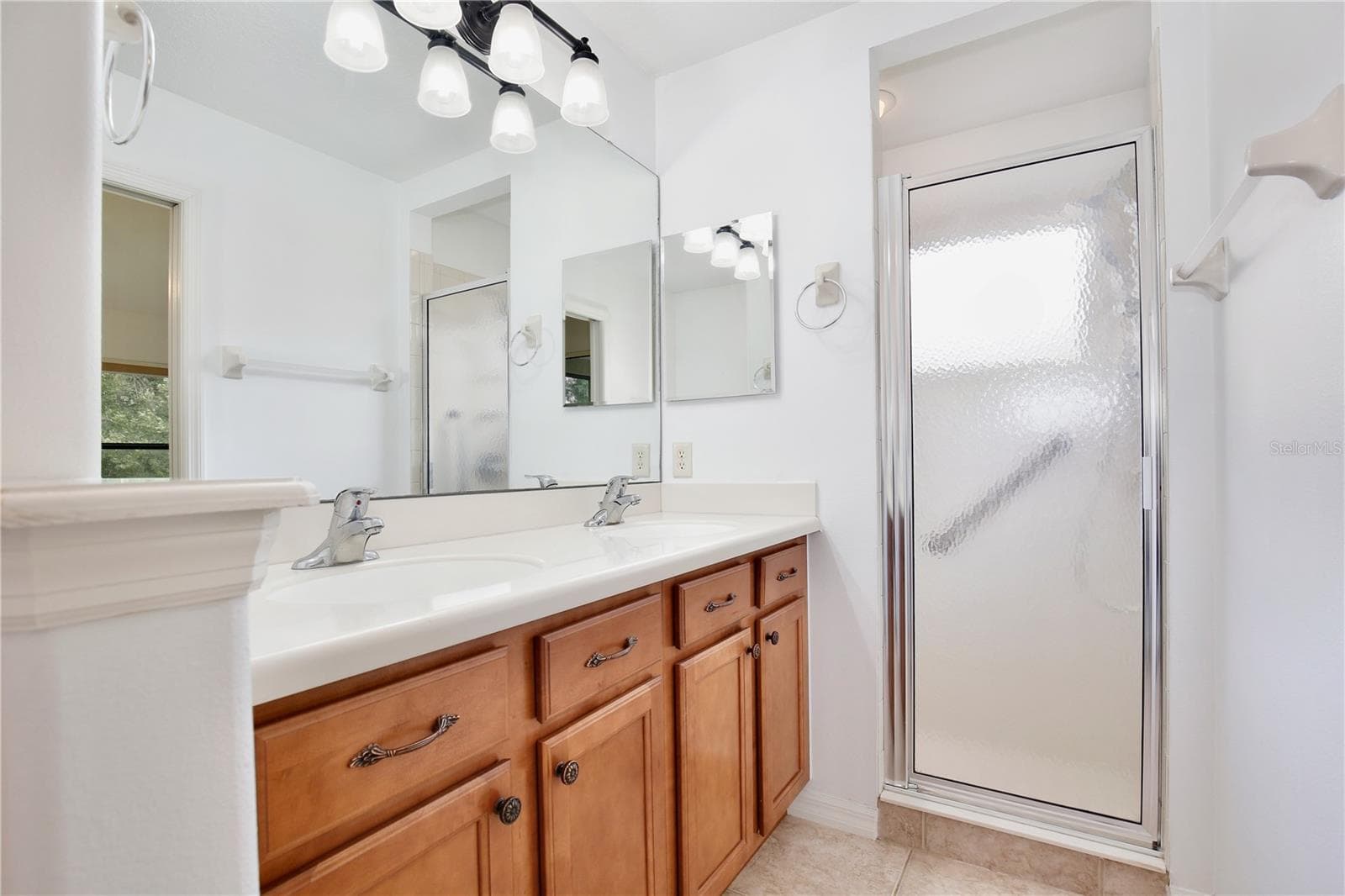 Single Family Residence at 27210 STONEY BROOK DR, LEESBURG, photo 22 of 59