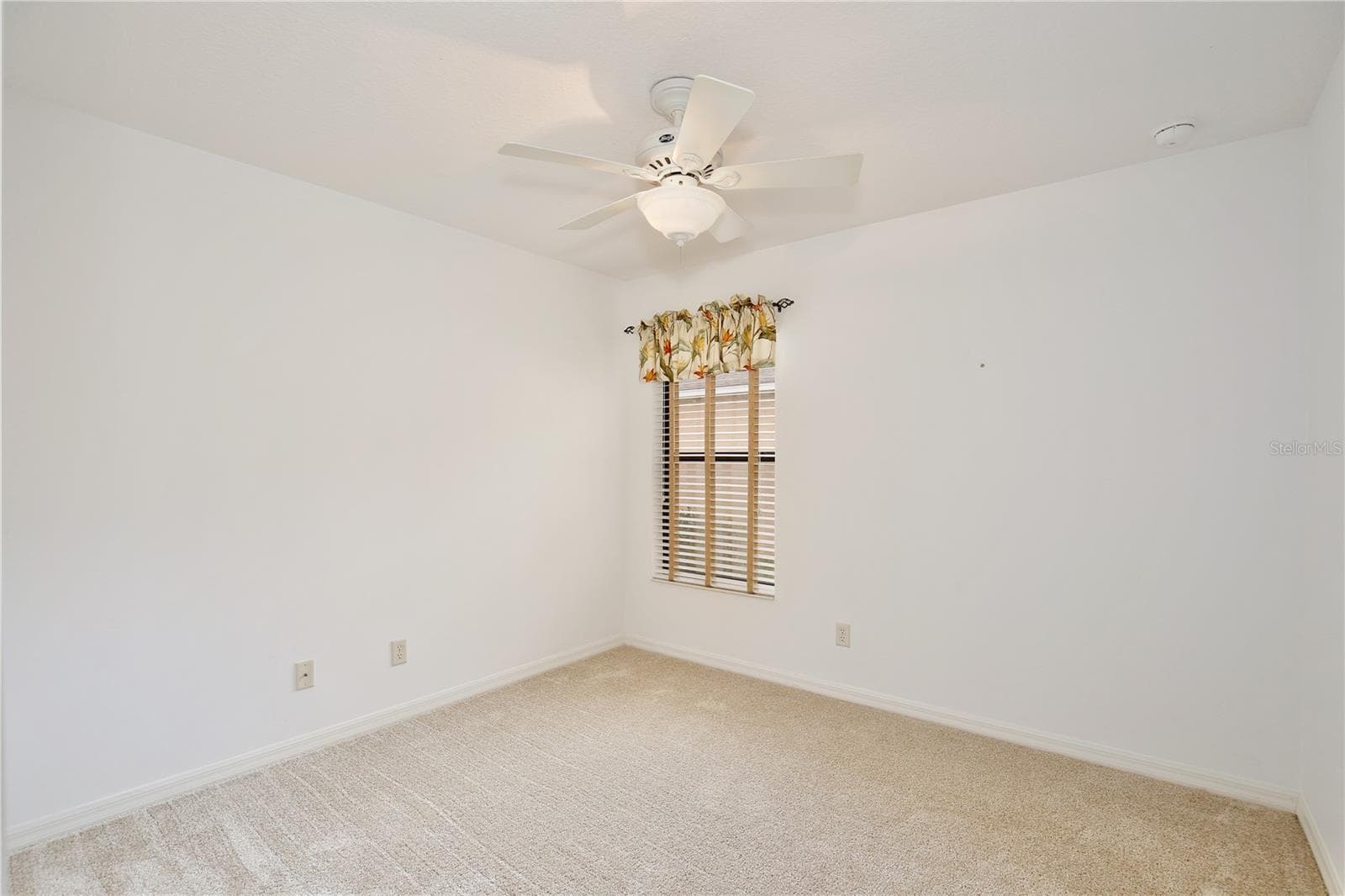 Single Family Residence at 27210 STONEY BROOK DR, LEESBURG, photo 24 of 59