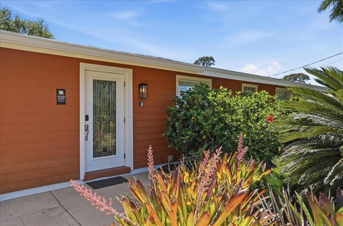 1129 Riviera StVenice, FL 34285 - 1129 RIVIERA ST, VENICE