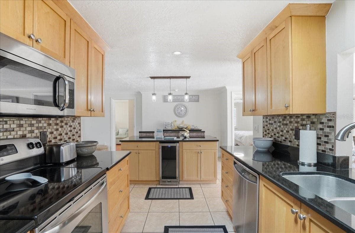 1129 Riviera StVenice, FL 34285 - 1129 RIVIERA ST, VENICE